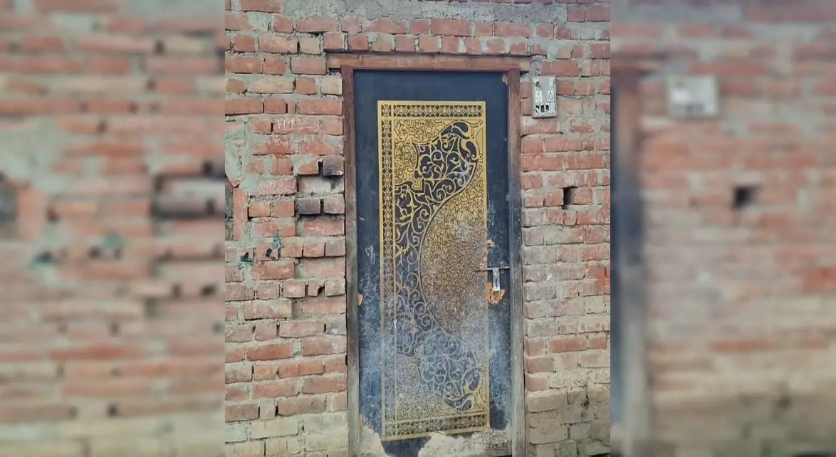 प्रेमी संग महिला रफूचक्कर, योजना की पहली किस्त मिली थी
